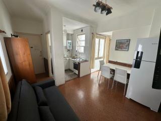 Excelente Ubicación - Dos Ambientes - Peatonal - 7