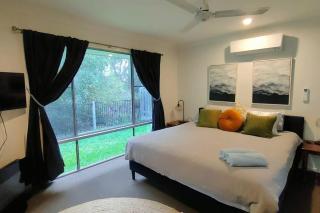 Deluxe Fully Air-conditioned 4BR House with Movie & Family Room - Burpengary - 1