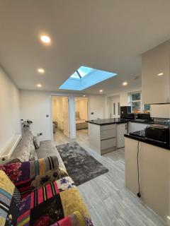 Exquisite 2 Bedroom Fully Furnished Annex - Bradenham - 9