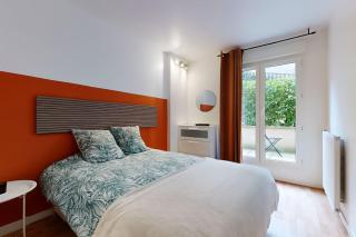 8 People - 4 rooms - 2 salle de bain - Metro 7 & 14 - Porte Italie - Private Car Park- Wifi - Le Kremlin-Bicêtre - 4