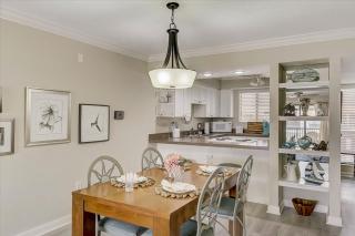 *Steps to Beach, Heated Pool, Balcony, Amenities* - Bradenton Beach - 6