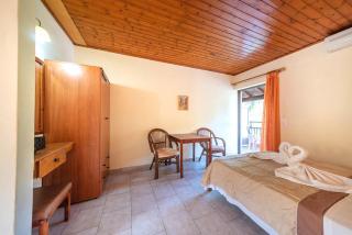 Mimosa Apartments with Pool - 4