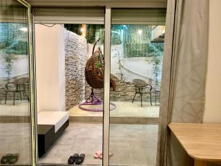 Modern family-size condo with private veranda-5min to the lake - Tirana - 1