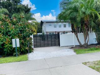 Sarasota Paradise Heated Pool Home Near IMG & Siesta Key Beach - Sarasota - 8