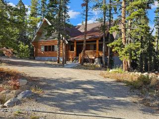 Moose Mtn Lodge/Luxury Cabin/Hot Tub/Fireplace - 0