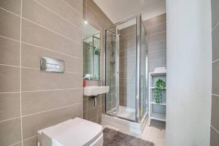 Modern City Centre Apartment 2 x Double En-Suite - 4