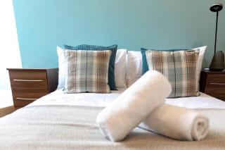 Modern City Centre Apartment 2 x Double En-Suite - 1