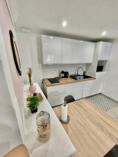 Joli studio Cozy tout équipé Hyper Centre Saintes - 6