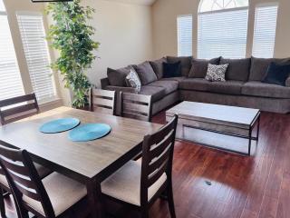 Beautiful Backyard 4 Bd Vacation Home - 2