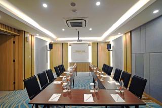 Front One Boutique Hotel Taman Anggrek - Jakarta - 6