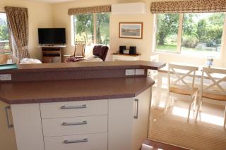 Jennifer's Cottage - - 4