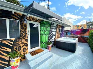 Unique Miami Art Escape w/ HotTub, Arcade & Murals - Miami - 0