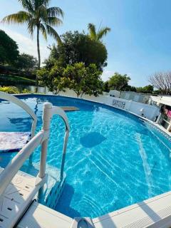 Tranquil ZEN Pool WATER Front King,Near Beaches,Nightlife, Hard Rock,Shopping,Paradise - Hallandale Beach - 1