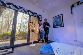 Halls Retreat - Luxury with a spa - 4