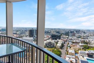 Top Floor! 2Bed/2Bath/1Car/Pool ~ VIEWS ~ CBD - 6