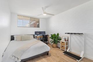 Newly renovated beach front unit. Views to die for! - Alexandra Headland - 5