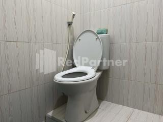 Hotel Dewi near GOR Merdeka Jombang Mitra RedDoorz - Jombang - 2