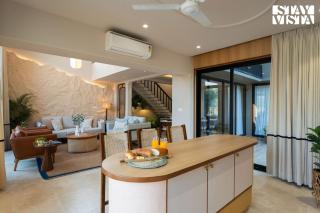 Sunlit Splendour by StayVista near Nagaon beach boasting an Outdoor pool and Modern chic interiors - Alibaug - 4