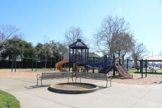 Peacock Pad Next2Playground Park Background lounge - Sacramento - 1