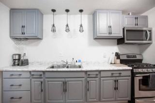 Modern Farmhouse BBQ SwingSet Pets TV Kitchen W/D - Sacramento - 9