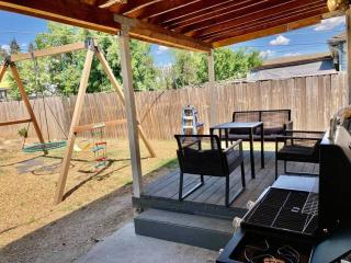 Modern Farmhouse BBQ SwingSet Pets TV Kitchen W/D - Sacramento - 8