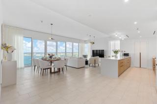 Maison Privee - Upscale Apt w/ Open Sea and Bluewaters Vws in JBR - 2