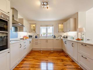 3 Bed in Tenby 92066 - Saint Florence - 2