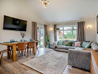 3 Bed in Gower 91721 - - 7
