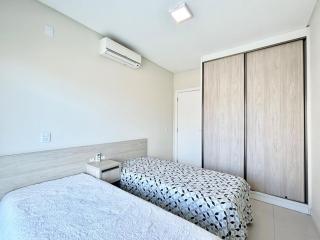 049 - Amplo Apartamento na Praia de Bombas - 1