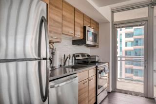 Tysons Corner 2br w pool nr restaurants bars WDC-814 - - 3