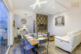 Beautiful 3BR Triplex penthouse with Hot-Tub by 360 Estates - 1