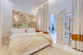Riad K-white - 1
