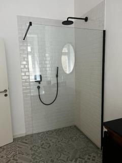 BG Living & Hosting - Stilvolle Mosel-Ferienwohnung "Alte Apotheke" in Ürzig - 2 Schlafzimmer, bis 5 Personen, Fahrradkeller & WLAN - 6