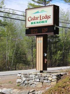 Cute Lower Level Cedar Lodge Room with Balcony & Lake Views! - Laconia - 8