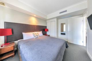 Resort Style Escape King Bed Pool Balcony - 0