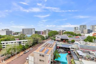 Resort Style Escape King Bed Pool Balcony - 1
