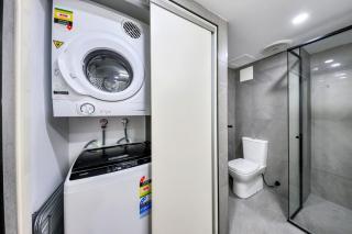 Resort Style City View King Bed Pool Balcony - Darwin - 7