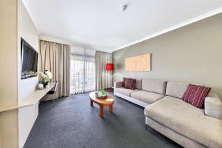 Resort Style City View King Bed Pool Balcony - 1