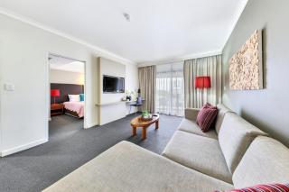 Resort Style City View King Bed Pool Balcony - 2