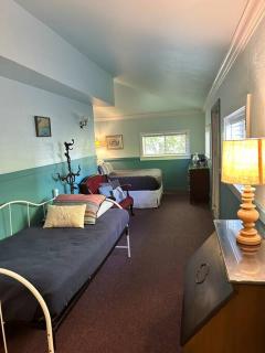 Bluemoon Vacation Rentals - Bluemoon House - 1