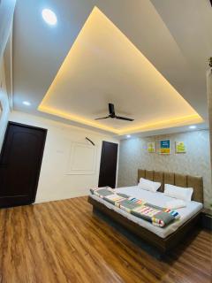 Hotel StayMore Premium Rooms and AC dorms - 8
