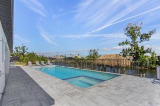 IMPECCABLE Gulf Access, Dock w/Tiki Bar, Outdoor Kitchen,AND AND AND - Villa Nautical Paradise - Cape Coral - 0
