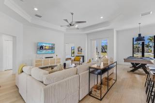 IMPECCABLE Gulf Access, Dock w/Tiki Bar, Outdoor Kitchen,AND AND AND - Villa Nautical Paradise - Cape Coral - 4