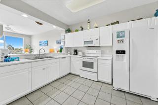 Destin West Gulfside Two Bedroom with Bunks!!! Lazy River!! - Fort Walton Beach - 2