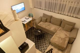 Cozzy Loft-Blloku Downtown - Tirana - 2