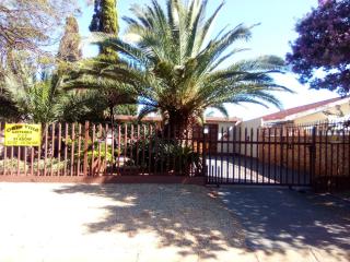 Casa Villa Guest House - Carletonville - 4