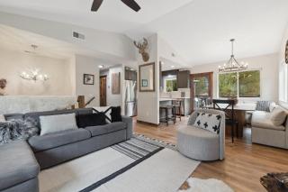 Open Sky Retreat - Hot Tub, Fire Pit, Large Yard, Comfy & Family Friendly - 9