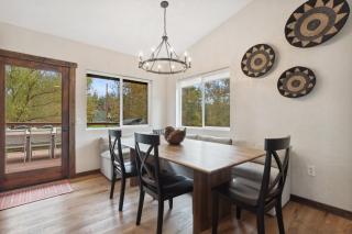 Open Sky Retreat - Hot Tub, Fire Pit, Large Yard, Comfy & Family Friendly - 8