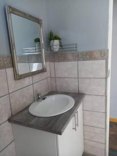 Spacious, bright private flat - Graaff-Reinet - 3