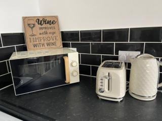 Spacious One-Bedroom Apartment in Saint Helens - 6